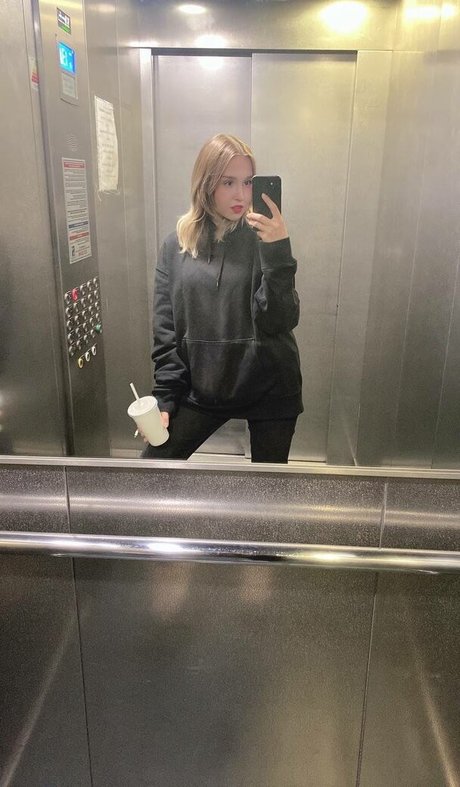 Foto desnuda filtrada de OnlyFans de Dollhole  Grabfuck