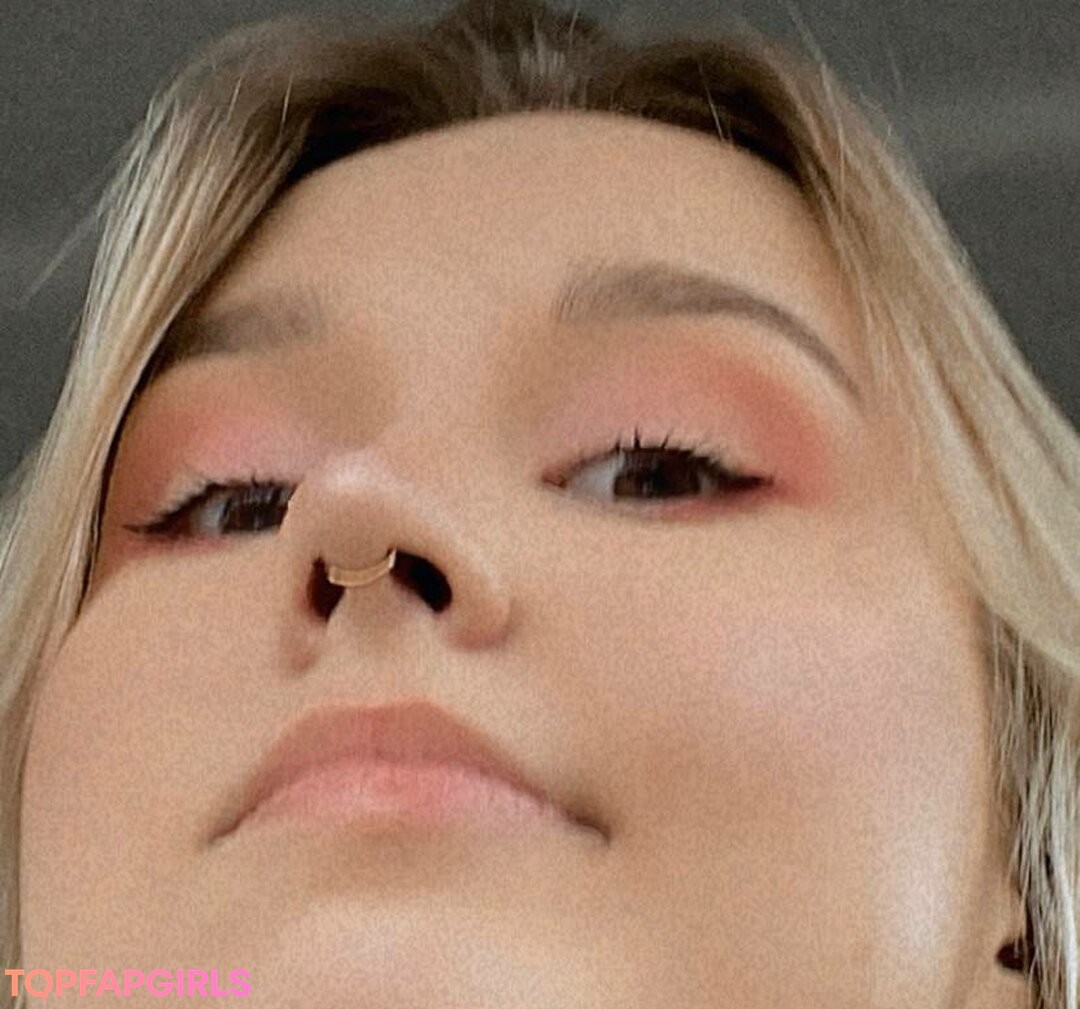 Foto desnuda filtrada de OnlyFans de Dollhole  Grabfuck #21 Foto desnuda filtrada de OnlyFans de Dollhole  Grabfuck #21