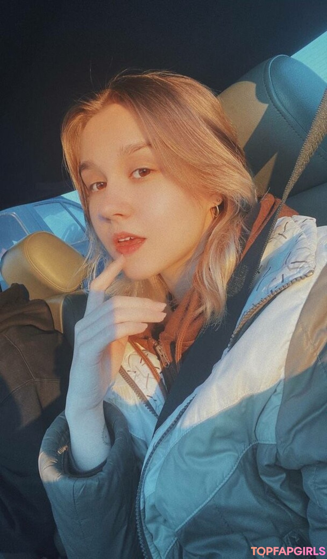 Foto desnuda filtrada de OnlyFans de Dollhole  Grabfuck #27 Foto desnuda filtrada de OnlyFans de Dollhole  Grabfuck #27