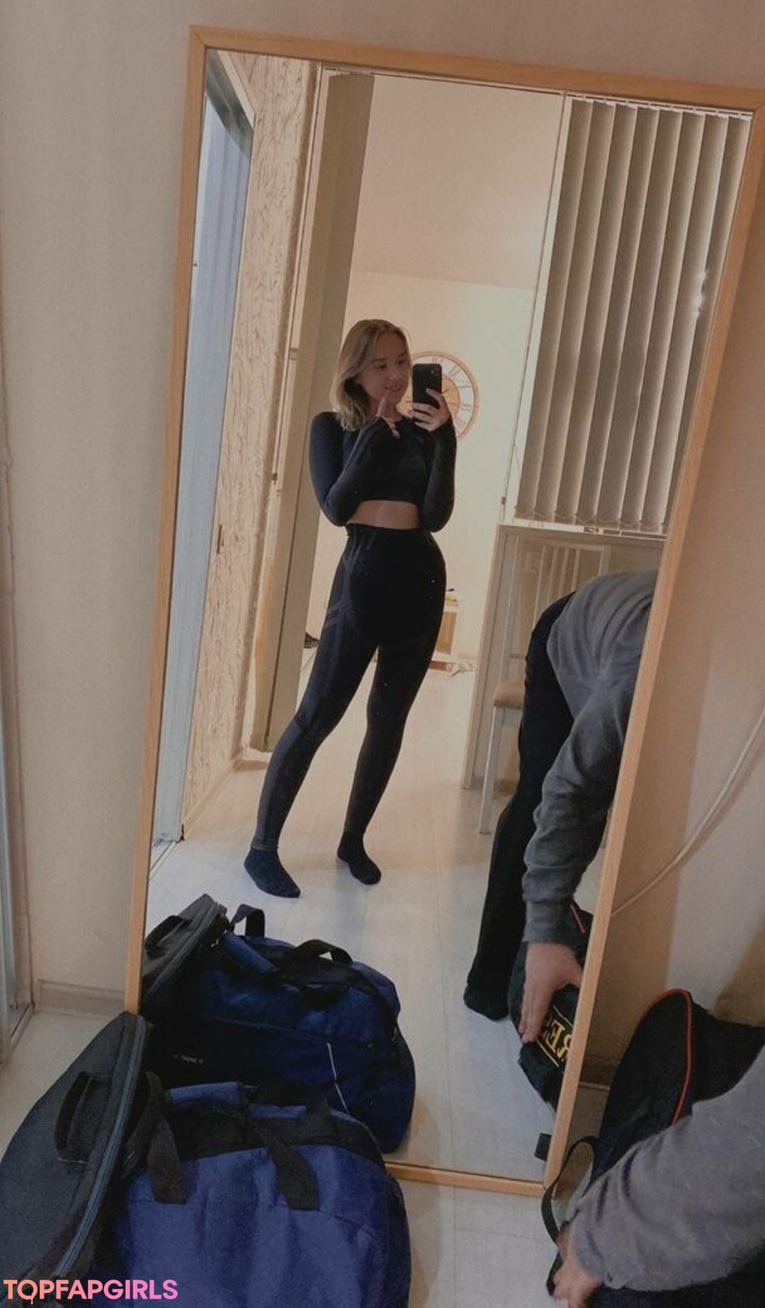 Foto desnuda filtrada de OnlyFans de Dollhole  Grabfuck #33 Foto desnuda filtrada de OnlyFans de Dollhole  Grabfuck #33