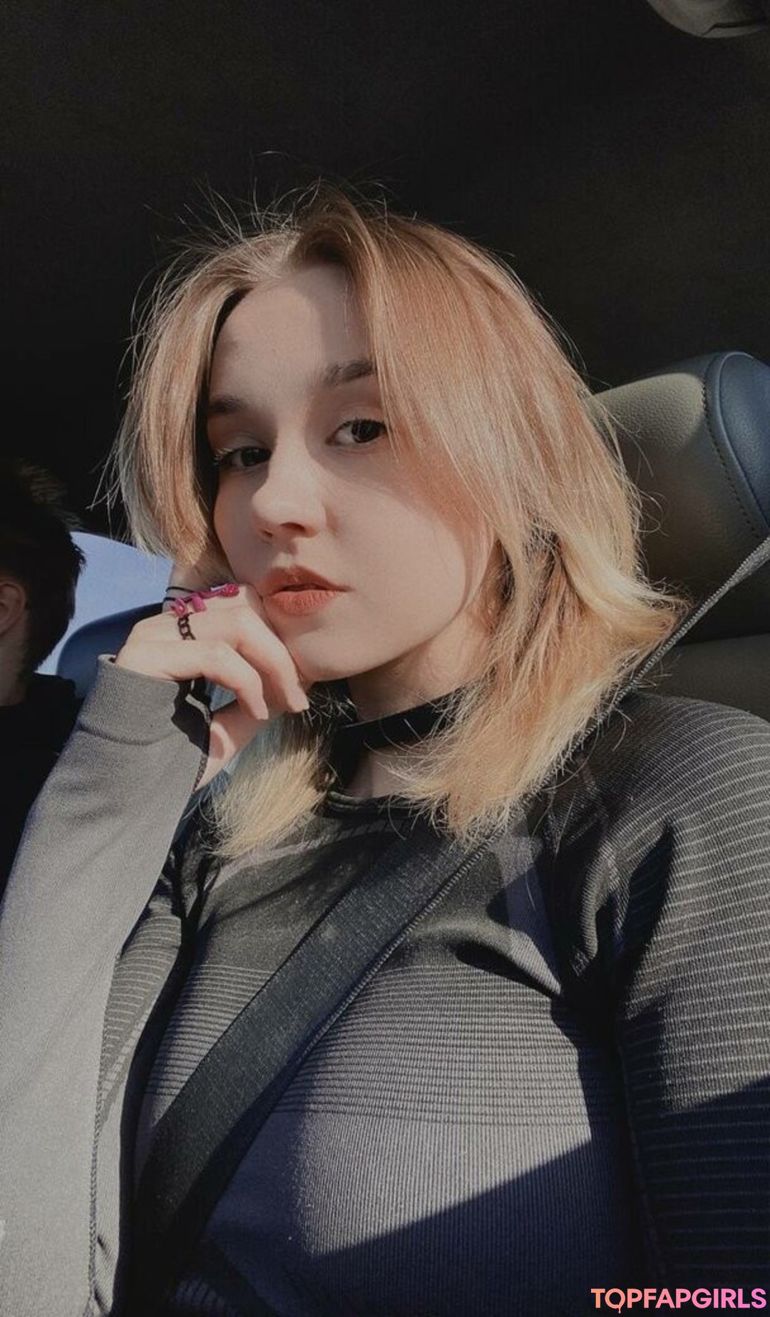 Foto desnuda filtrada de OnlyFans de Dollhole  Grabfuck #34 Foto desnuda filtrada de OnlyFans de Dollhole  Grabfuck #34