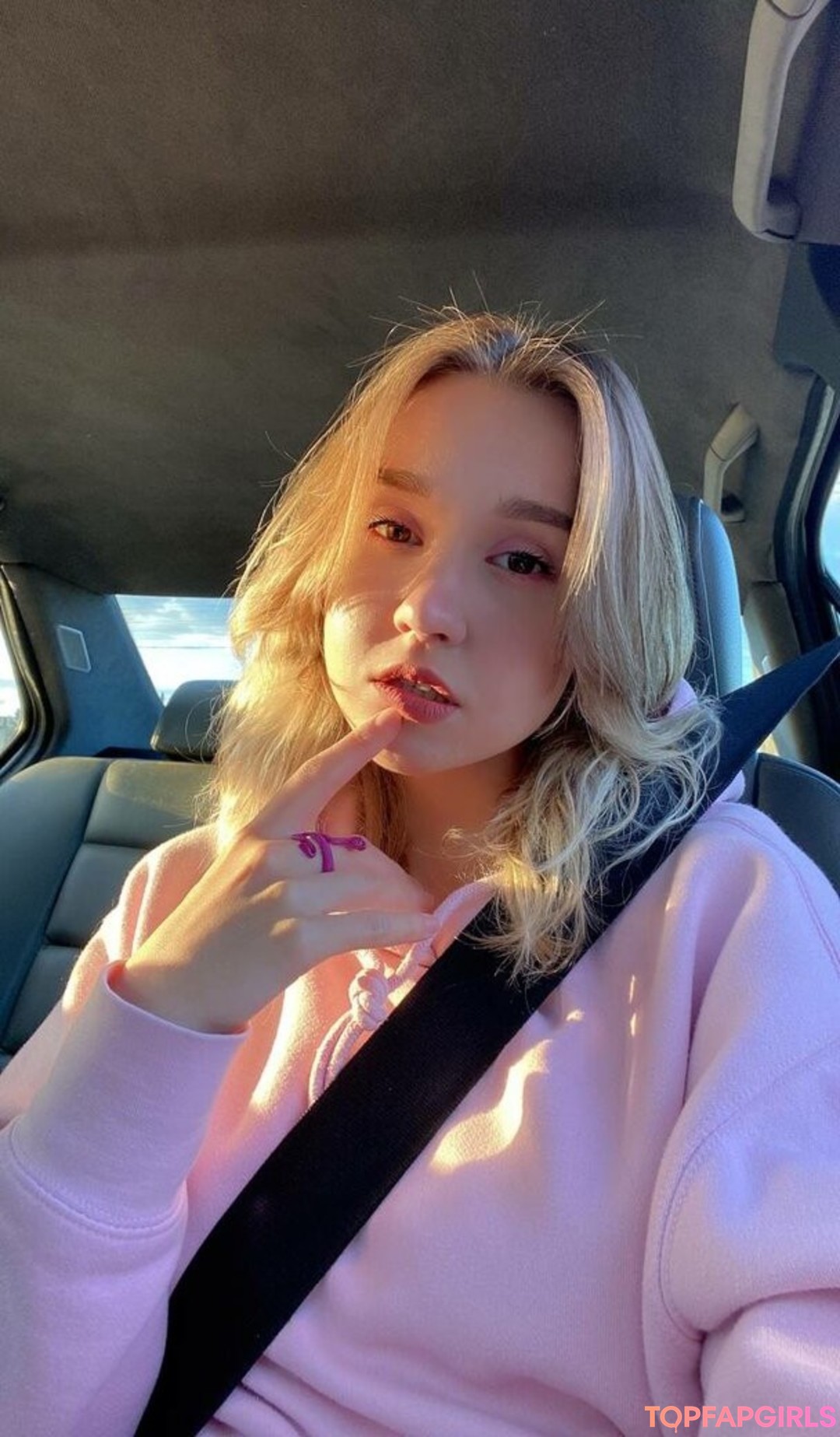 Foto desnuda filtrada de OnlyFans de Dollhole  Grabfuck #82 Foto desnuda filtrada de OnlyFans de Dollhole  Grabfuck #82