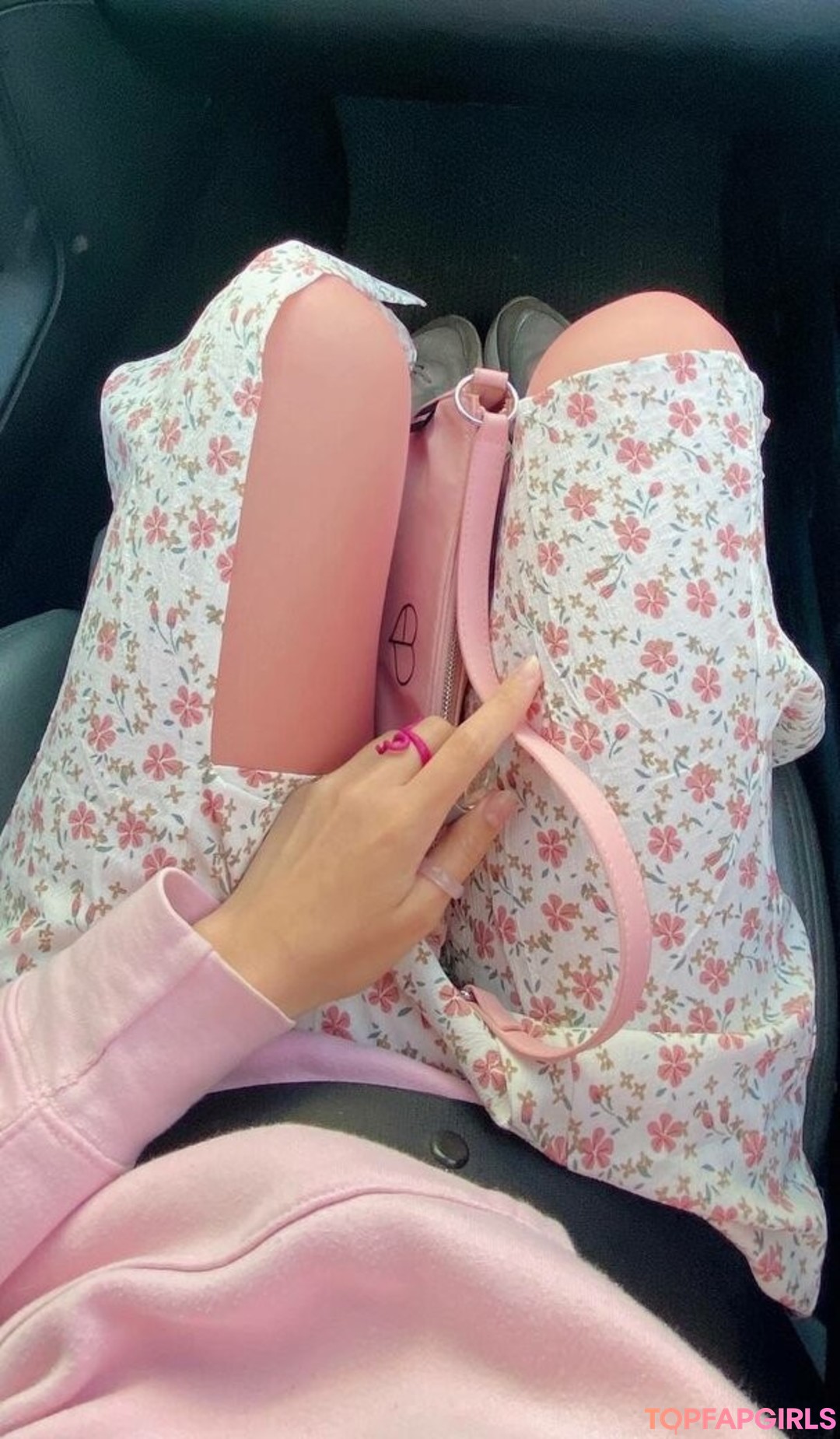 Foto desnuda filtrada de OnlyFans de Dollhole  Grabfuck #83 Foto desnuda filtrada de OnlyFans de Dollhole  Grabfuck #83