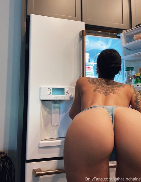 Foto desnuda filtrada de OnlyFans de Zahrainchains