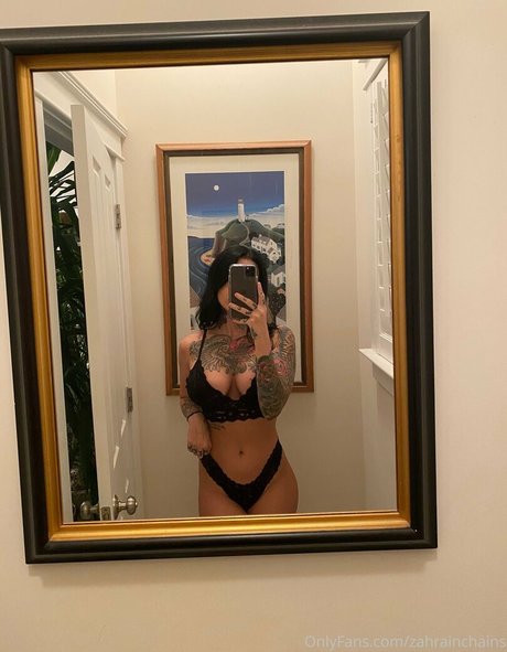 Foto desnuda filtrada de OnlyFans de Zahrainchains