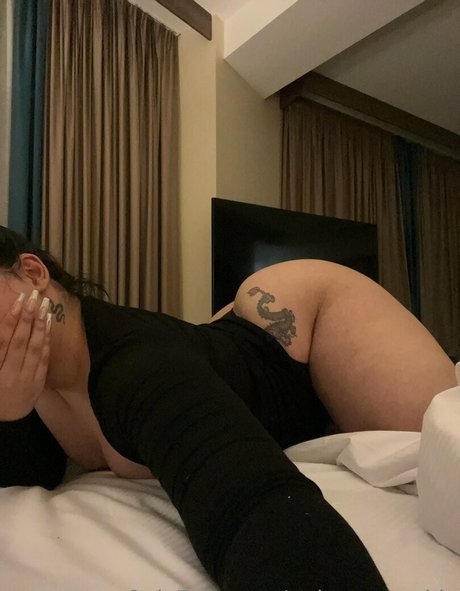 Foto desnuda filtrada de OnlyFans de Mel Farahmand