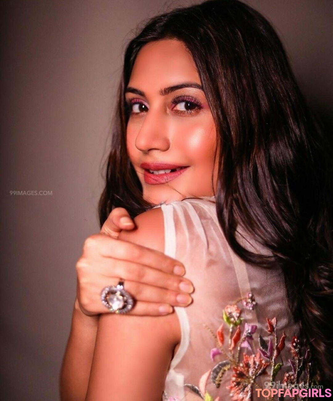 Foto desnuda filtrada de OnlyFans de Surbhi Chandna #494 Foto desnuda filtrada de OnlyFans de Surbhi Chandna #494
