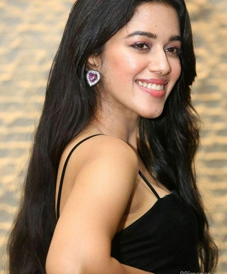 Foto desnuda filtrada de OnlyFans de Mirnalini Ravi