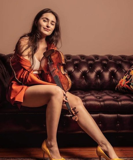Esther Abrami
