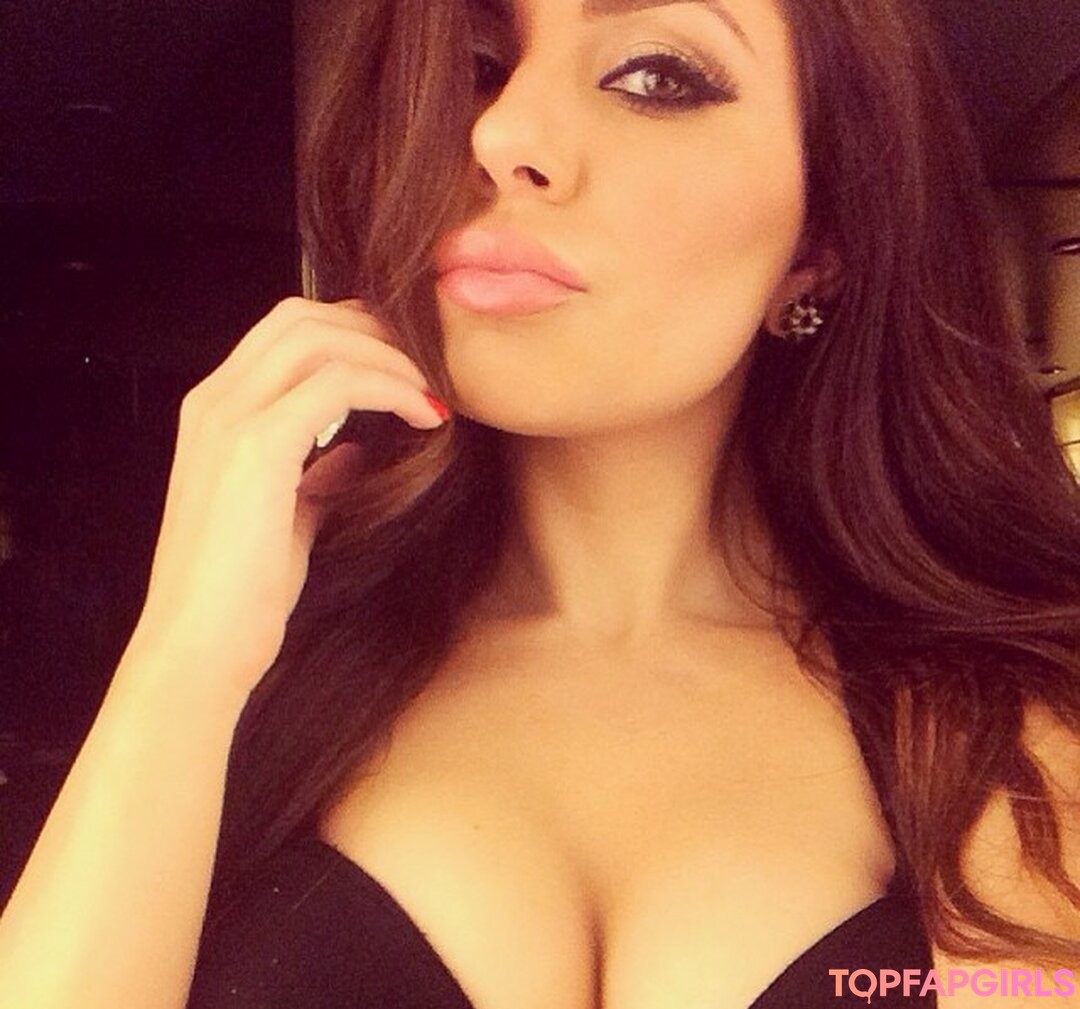 Foto desnuda filtrada de OnlyFans de Uldouz Wallace #1 Foto desnuda filtrada de OnlyFans de Uldouz Wallace #1