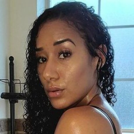 Foto desnuda filtrada de OnlyFans de Cleo Cakes