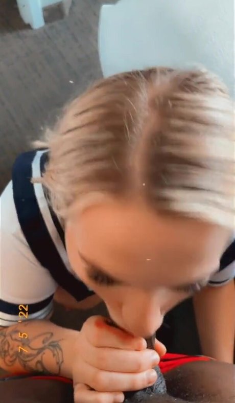 Foto desnuda filtrada de OnlyFans de Realzoieburgher
