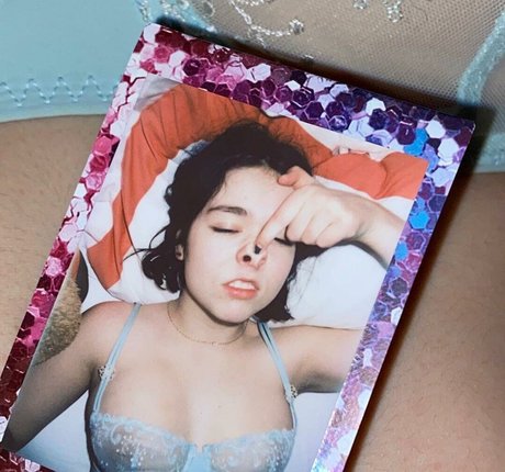 Foto desnuda filtrada de OnlyFans de Snailmail