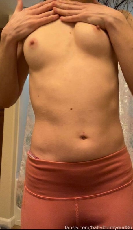 Foto desnuda filtrada de OnlyFans de Babybunnygurl86