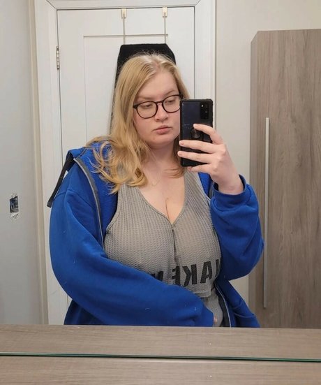 Foto desnuda filtrada de OnlyFans de Loserqueen
