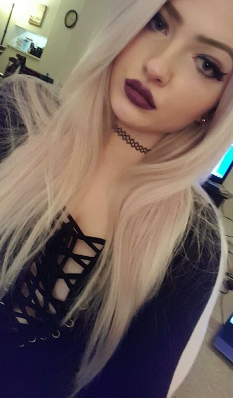 Foto desnuda filtrada de OnlyFans de Roslyntaber