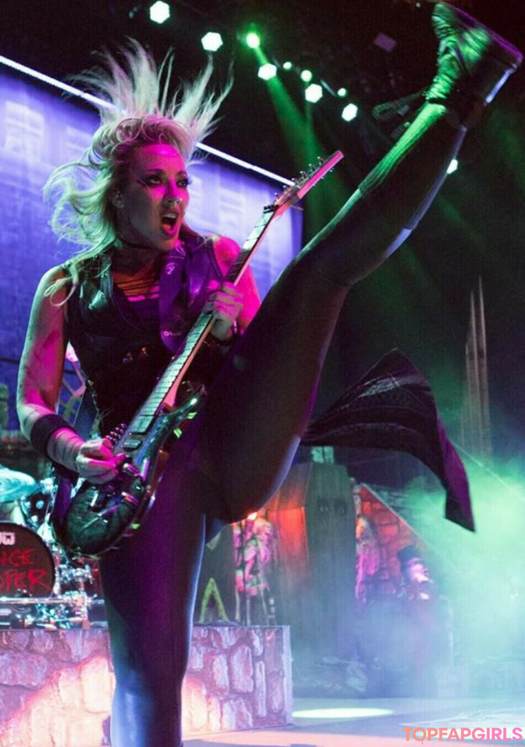 Foto desnuda filtrada de OnlyFans de Womenmetal #208 Foto desnuda filtrada de OnlyFans de Womenmetal #208