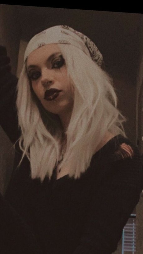 Manicpixidreamgirl