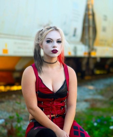 Manicpixidreamgirl