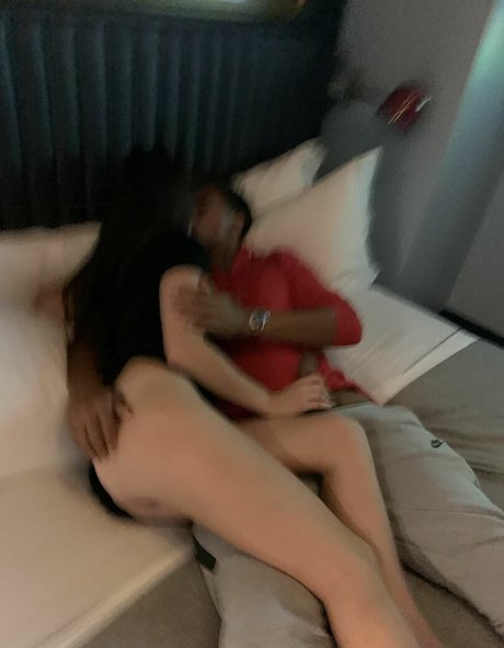 Akhotwifecpl