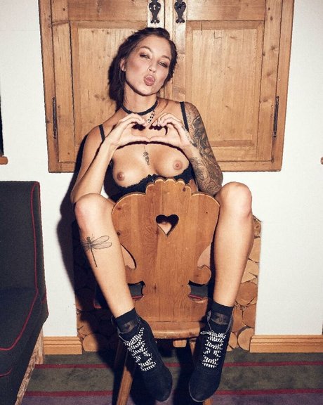 Foto desnuda filtrada de OnlyFans de Lena Klahr