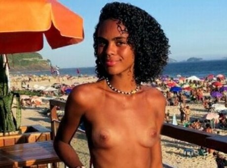 Foto desnuda filtrada de OnlyFans de Agatinhaaf