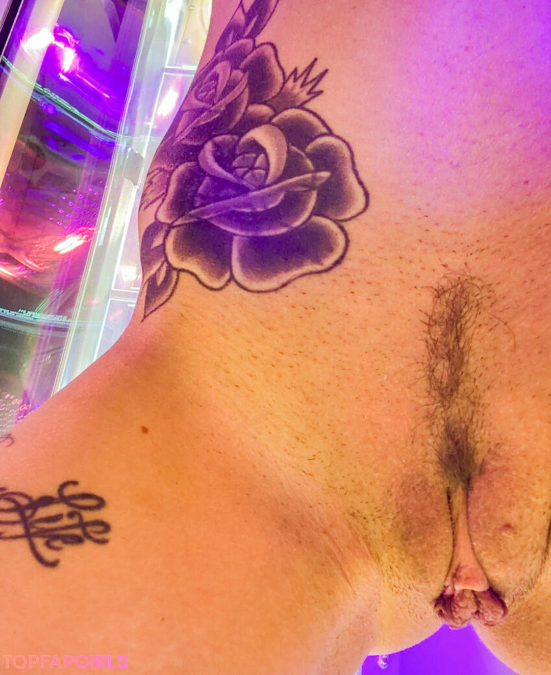 Foto desnuda filtrada de OnlyFans de Bronwynnrosee #2 Foto desnuda filtrada de OnlyFans de Bronwynnrosee #2