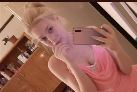Foto desnuda filtrada de OnlyFans de Simon Ildiko