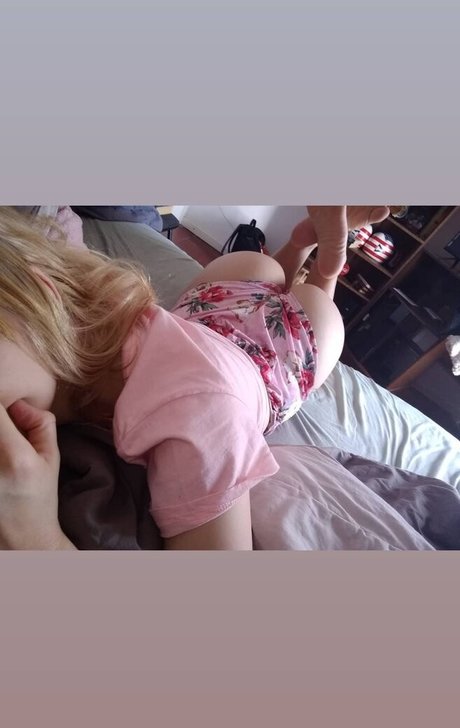 Foto desnuda filtrada de OnlyFans de Thealinger