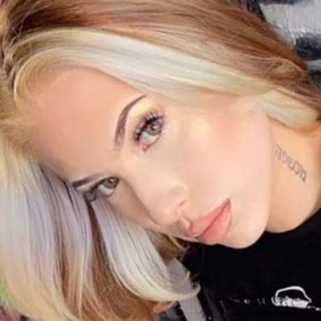 Foto desnuda filtrada de OnlyFans de Holly Baby