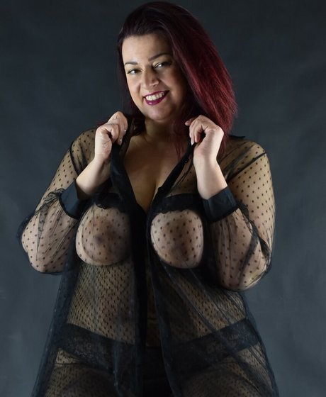 Foto desnuda filtrada de OnlyFans de Curvymakeup