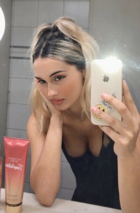 Foto desnuda filtrada de OnlyFans de Cande Simoneit