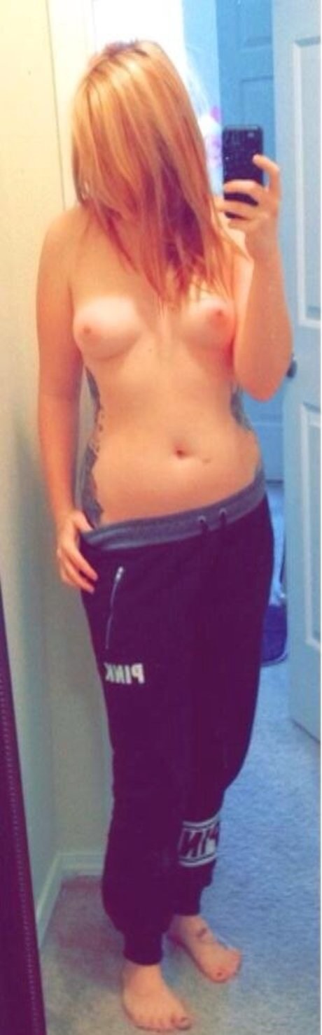 Foto desnuda filtrada de OnlyFans de Hotsoxgirl93