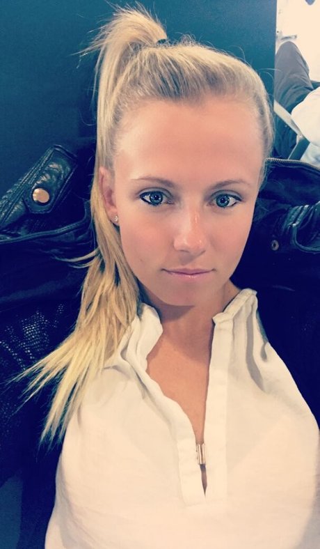 Foto desnuda filtrada de OnlyFans de Julia Simic