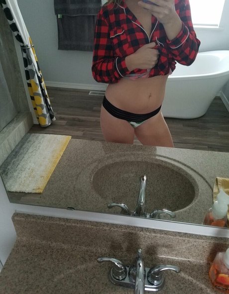 Foto desnuda filtrada de OnlyFans de Grabymyneckk