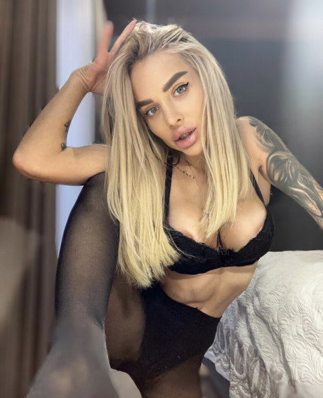 Jasmine Bombshell