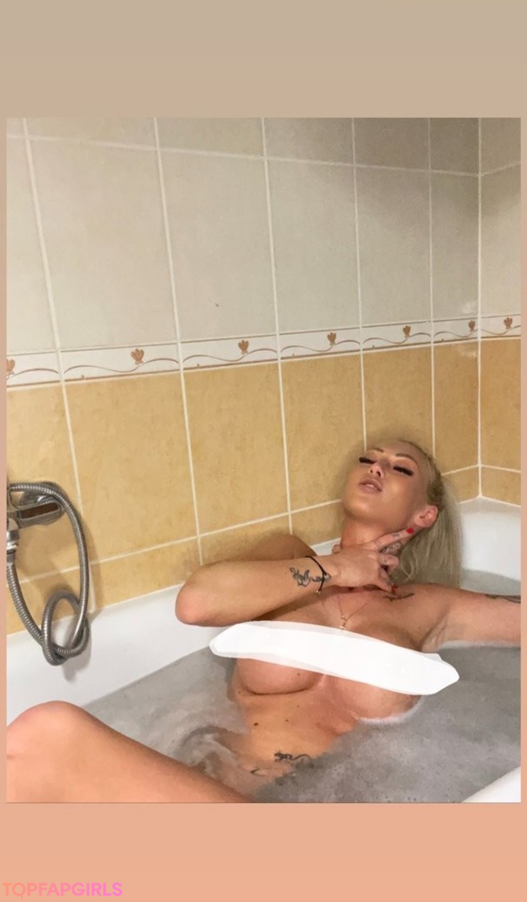 Foto desnuda filtrada de OnlyFans de Magyarficial #12 Foto desnuda filtrada de OnlyFans de Magyarficial #12