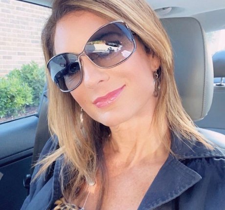 Foto desnuda filtrada de OnlyFans de Hotwife Kim