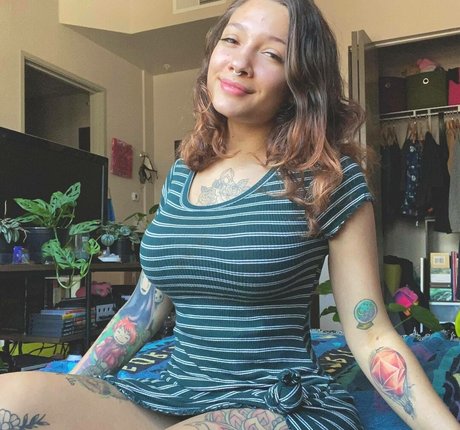 Foto desnuda filtrada de OnlyFans de Rainbownymph
