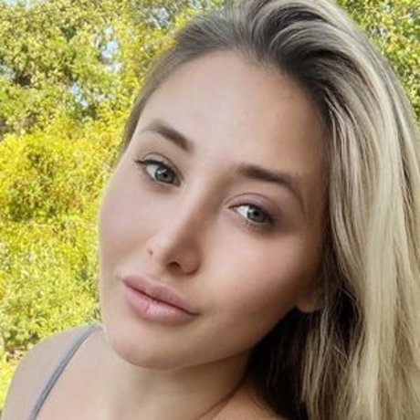 Foto desnuda filtrada de OnlyFans de Caligirlnextdoor