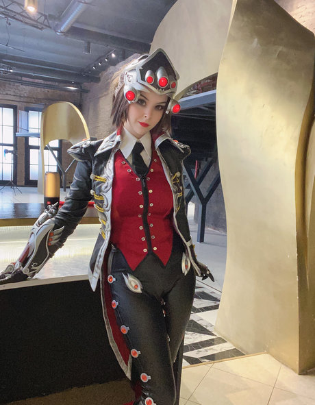 Helly Von Valentine