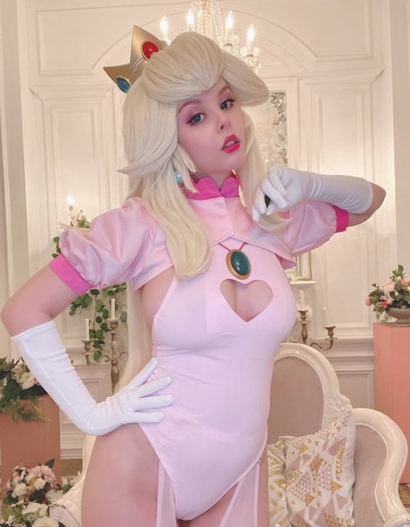 Helly Von Valentine