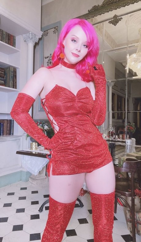Helly Von Valentine