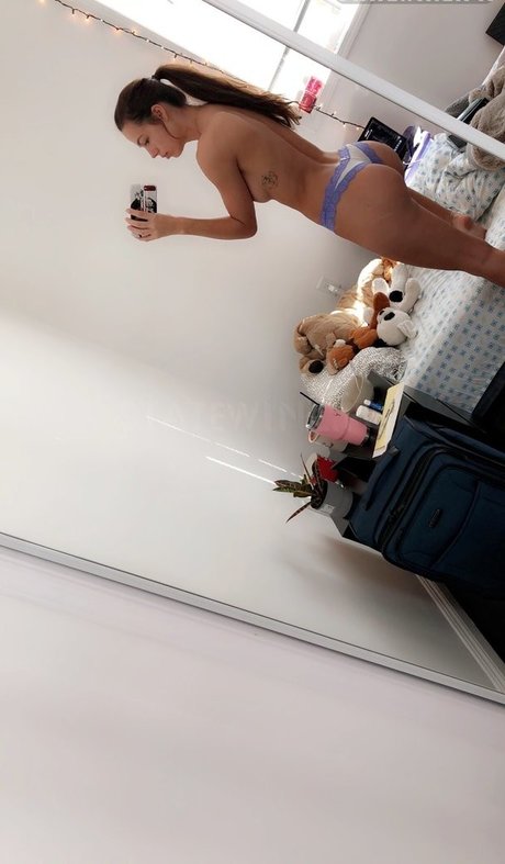 Foto desnuda filtrada de OnlyFans de Sarahjolzzz