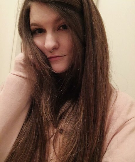 Foto desnuda filtrada de OnlyFans de Lumenti