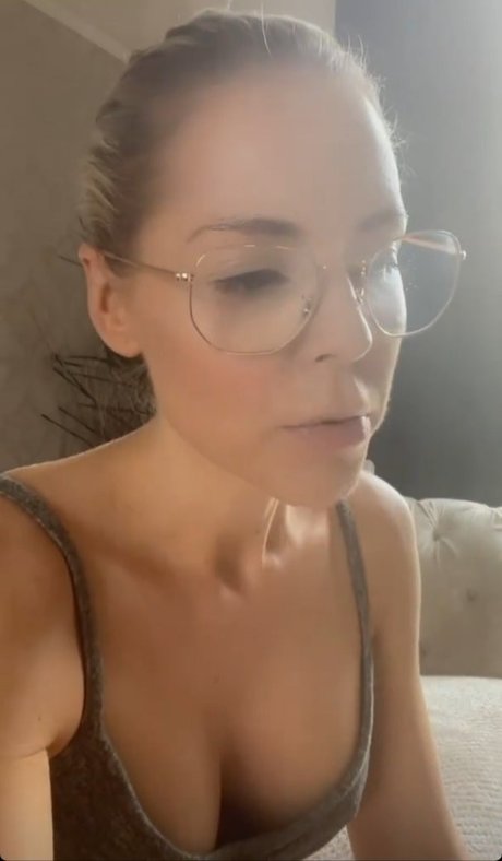 Stephanie Waring