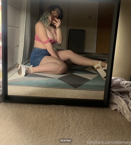 Foto desnuda filtrada de OnlyFans de Elliemw1
