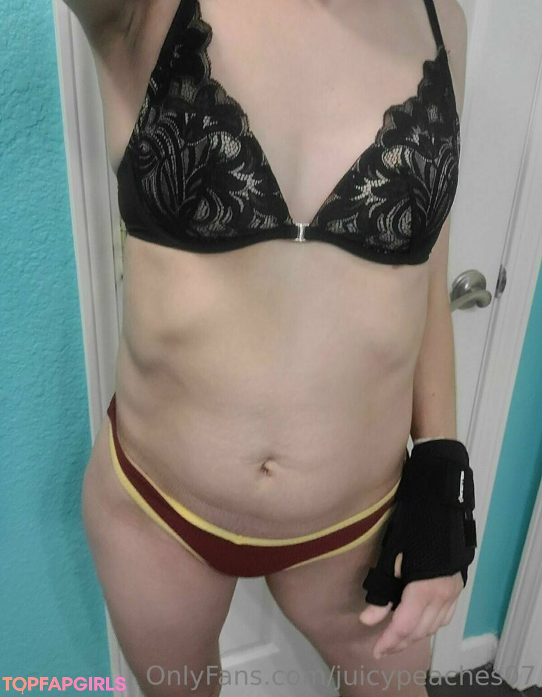 Foto desnuda filtrada de OnlyFans de Juicypeaches07 #145 Foto desnuda filtrada de OnlyFans de Juicypeaches07 #145