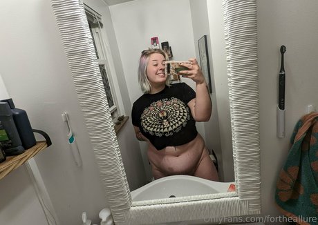 Foto desnuda filtrada de OnlyFans de Fortheallure