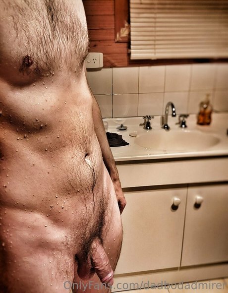 Foto desnuda filtrada de OnlyFans de Dadbodadmirer